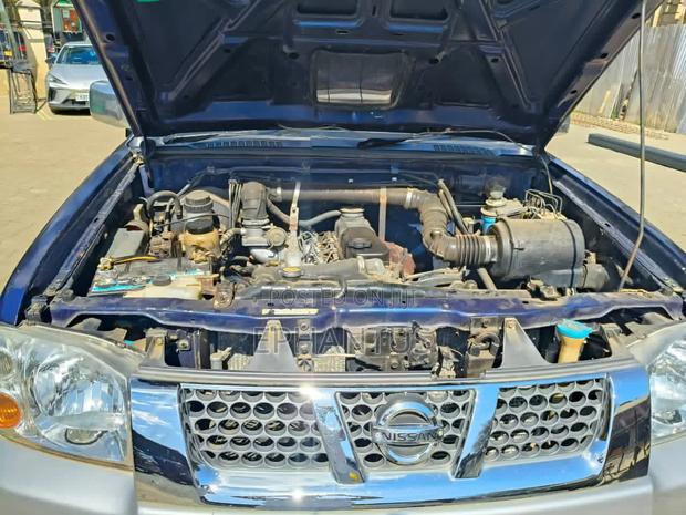 Nissan Hardbody 2010 Blue