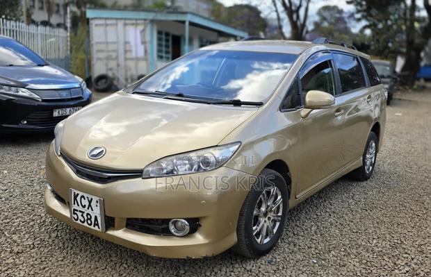 Toyota Wish 2012 Gold