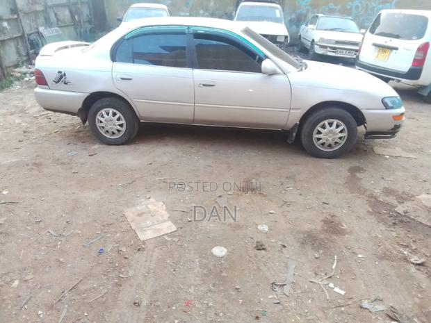 Toyota Corolla Sedan 1999 Gold