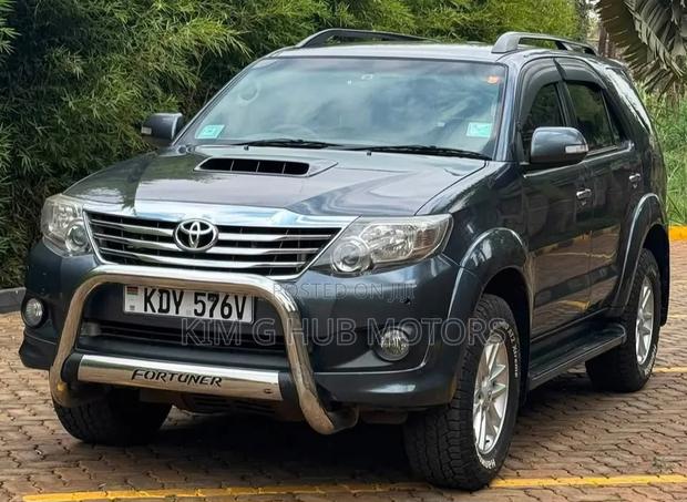 Toyota Fortuner 2.5 D AWD 2013 Gray
