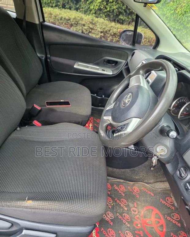 Toyota Vitz 1.3 FWD 5dr 2015
