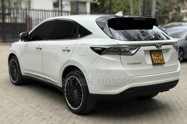 Toyota Harrier 2.0 2016 White