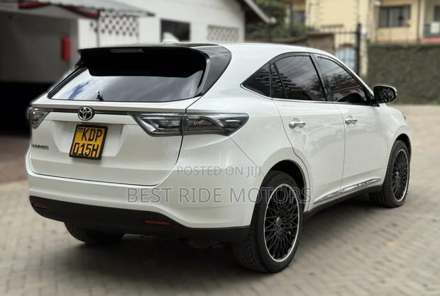 Toyota Harrier 2.0 2016 White