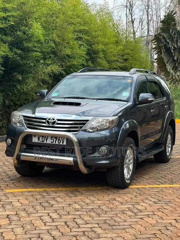 Toyota Fortuner 2.5 D AWD 2013 Gray