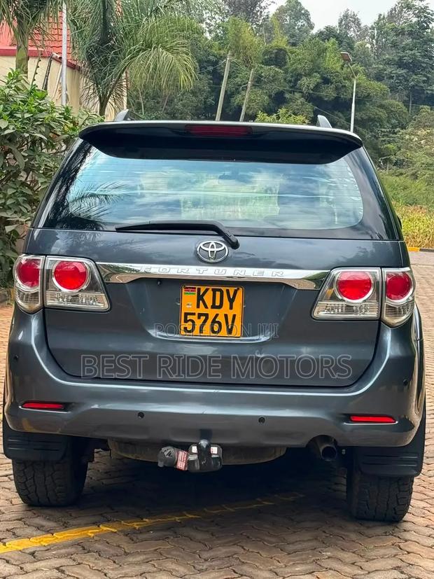 Toyota Fortuner 2.5 D AWD 2013 Gray