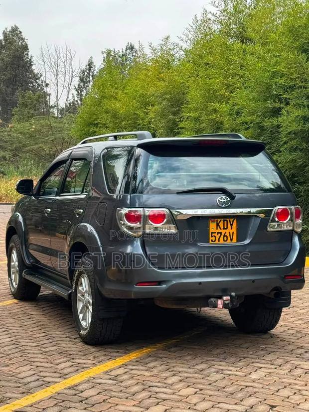 Toyota Fortuner 2.5 D AWD 2013 Gray