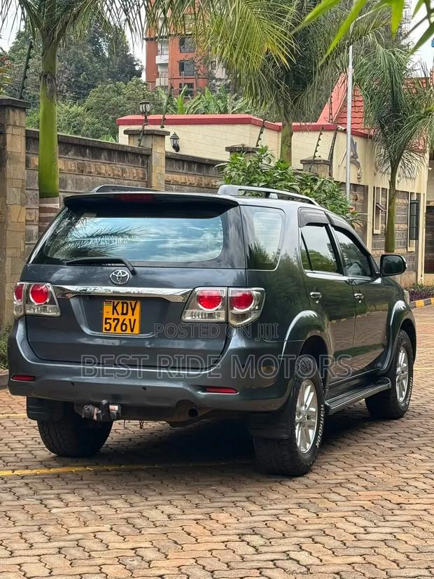 Toyota Fortuner 2.5 D AWD 2013 Gray