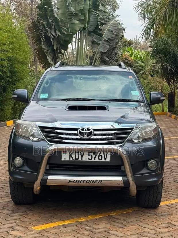 Toyota Fortuner 2.5 D AWD 2013 Gray