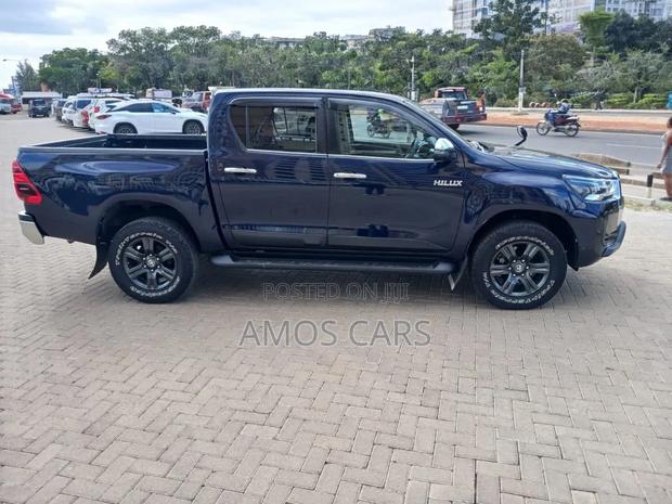 Toyota Hilux 2020 Blue