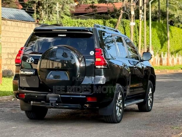 Toyota Land Cruiser Prado Kakadu 2019 Black