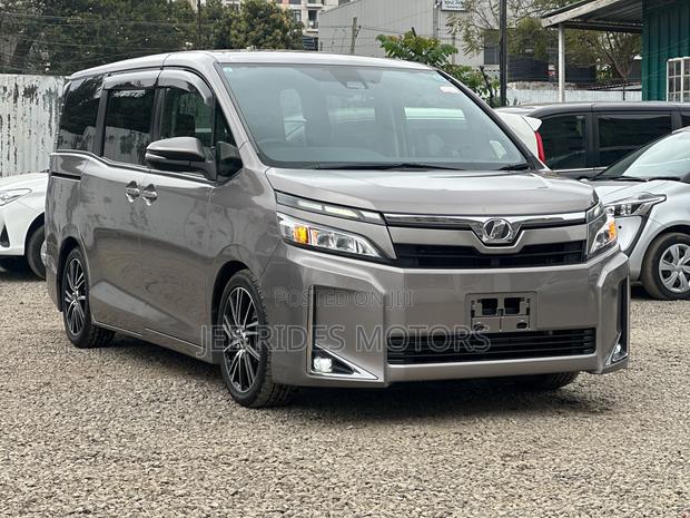 Toyota Voxy V 2WD 8-Seater 2019