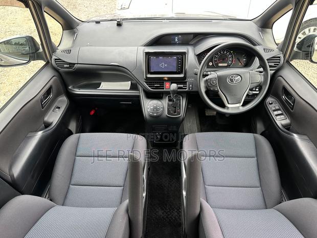 Toyota Voxy V 2WD 8-Seater 2019