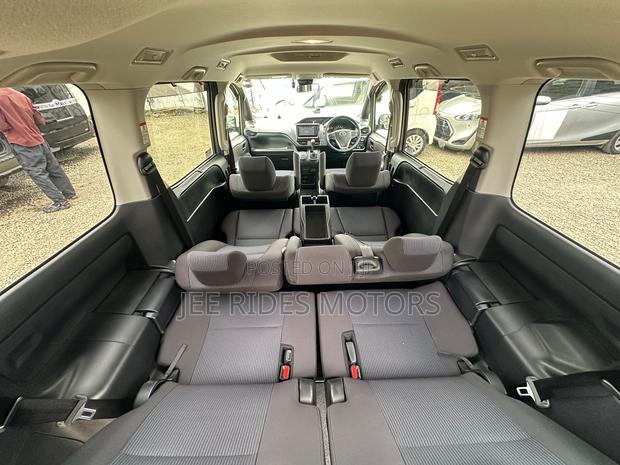 Toyota Voxy V 2WD 8-Seater 2019