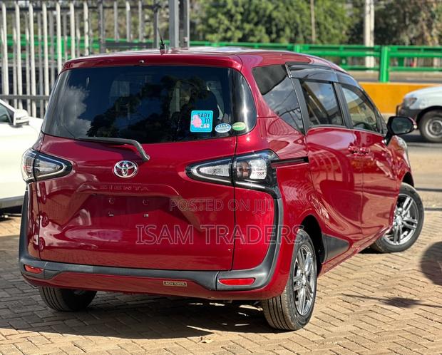 Toyota Sienta 1.5 FWD 2019 Red