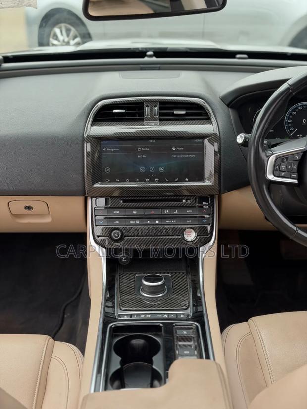 Jaguar XE 2018 Gray