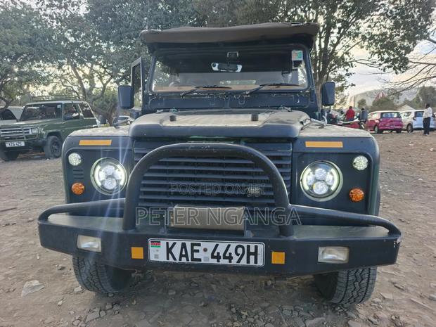 Land Rover Defender 2001 Green