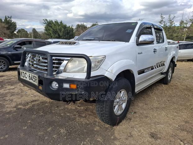 Toyota Hilux 2014 Off white