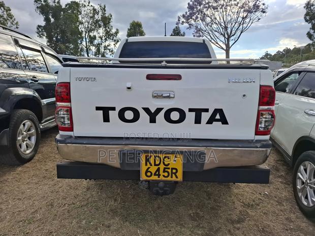Toyota Hilux 2014 Off white