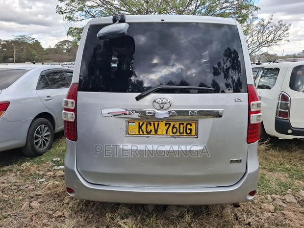 Toyota Voxy X 4WD 7-Seater 2012 Silver
