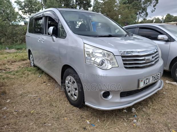 Toyota Voxy X 4WD 7-Seater 2012 Silver