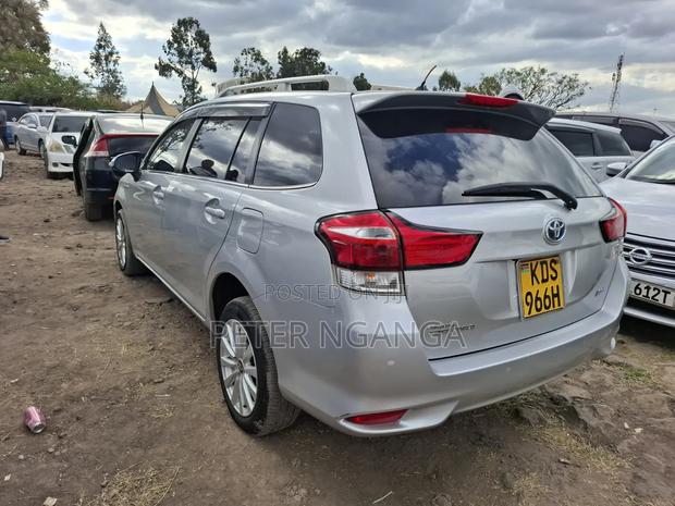 Toyota Corolla Fielder 1.5 Hybrid FWD 2018 Silver