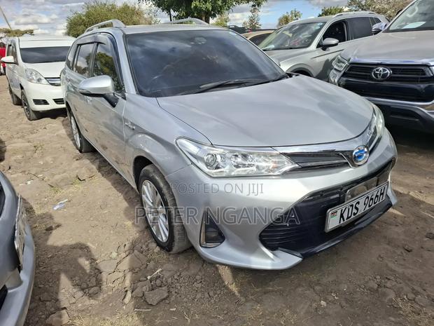 Toyota Corolla Fielder 1.5 Hybrid FWD 2018 Silver
