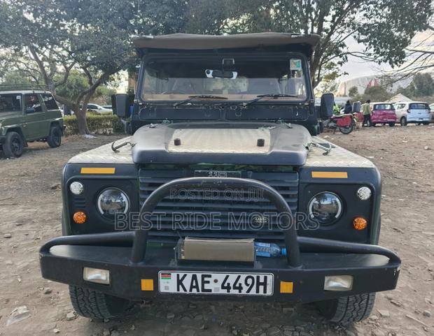 Land Rover Defender 2001 Green