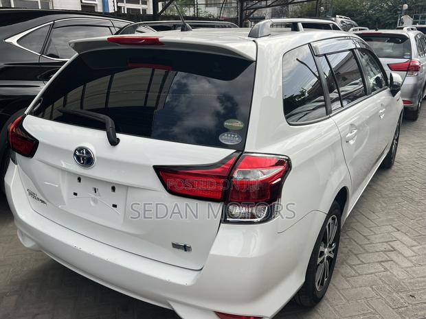 Toyota Corolla Fielder 2019 Off white