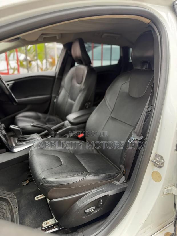 Volvo V40 2015 White