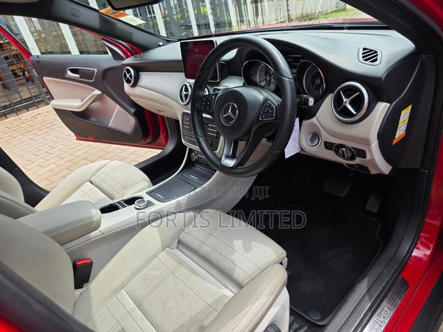 Mercedes-Benz GLA-Class 2016 Red
