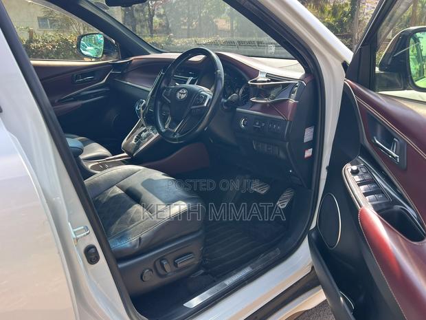 Toyota Harrier 2.0 4WD 2019 White