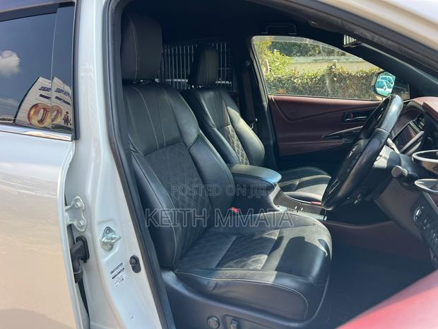 Toyota Harrier 2.0 4WD 2019 White