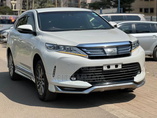 Toyota Harrier 2.0 4WD 2019 White