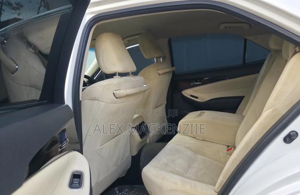 Toyota Crown 2016 White