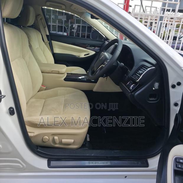 Toyota Crown 2016 White