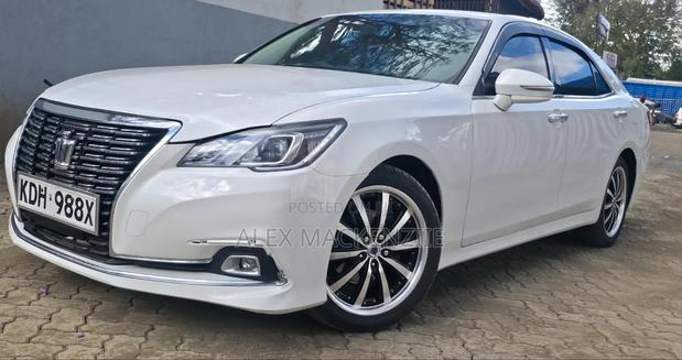 Toyota Crown 2016 White