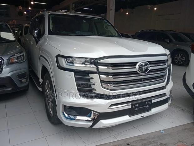 Toyota Land Cruiser 2023 White
