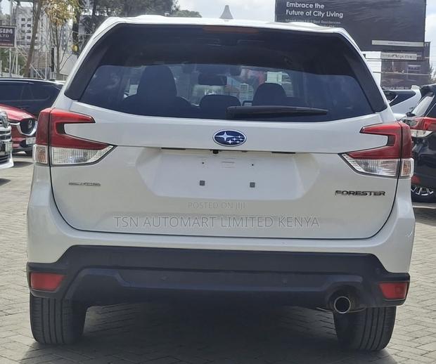 Subaru Forester Premium AWD 2019 White