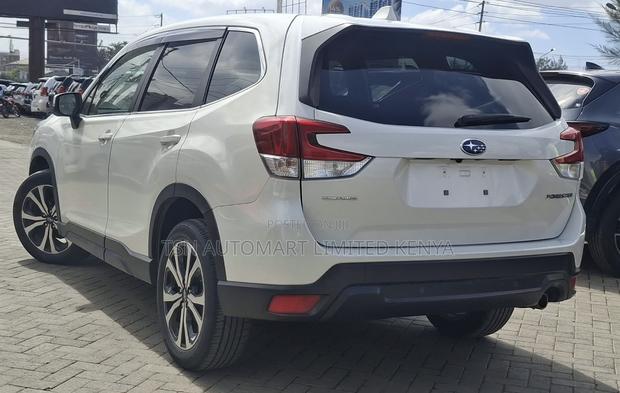 Subaru Forester Premium AWD 2019 White
