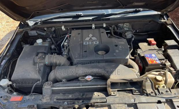 Mitsubishi Pajero 2016 Black