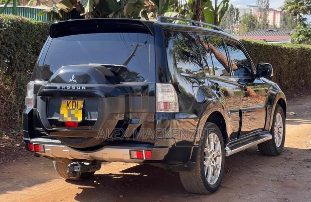 Mitsubishi Pajero 2016 Black