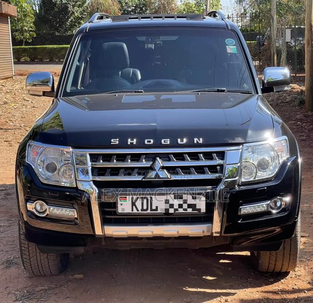 Mitsubishi Pajero 2016 Black