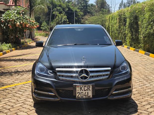 Mercedes-Benz C200 2011 Black