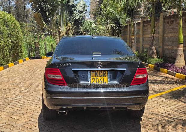 Mercedes-Benz C200 2011 Black