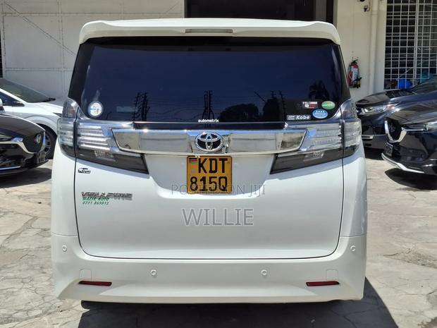 Toyota Vellfire 2017 White