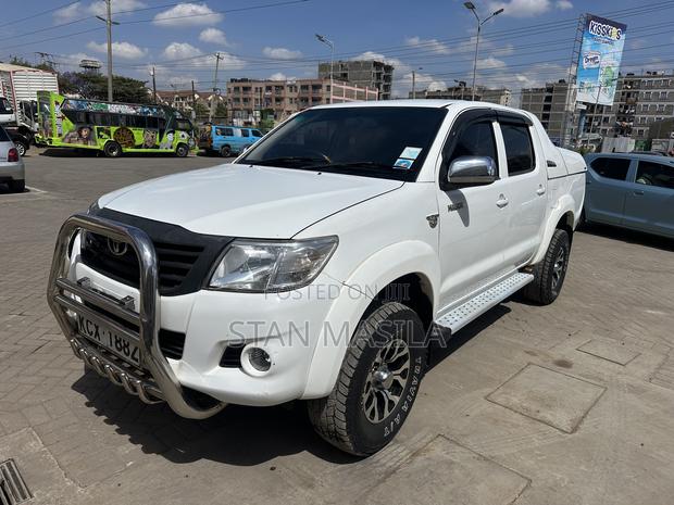 Toyota Hilux 2015 White