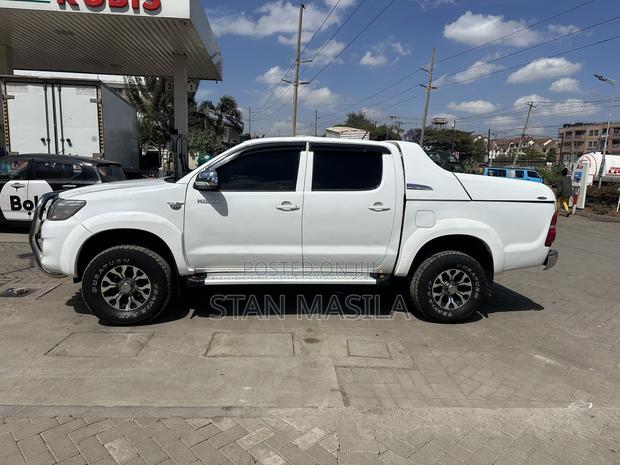 Toyota Hilux 2015 White