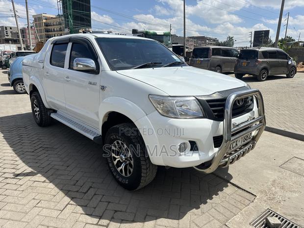 Toyota Hilux 2015 White