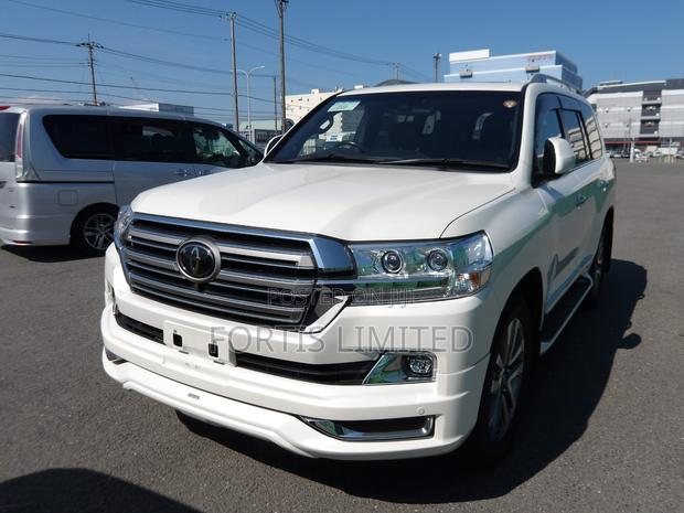 Toyota Land Cruiser 4.6 V8 ZX 2020 White