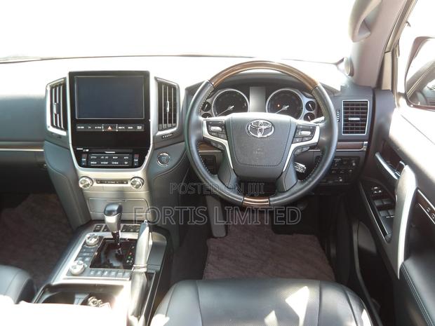 Toyota Land Cruiser 4.6 V8 ZX 2020 White